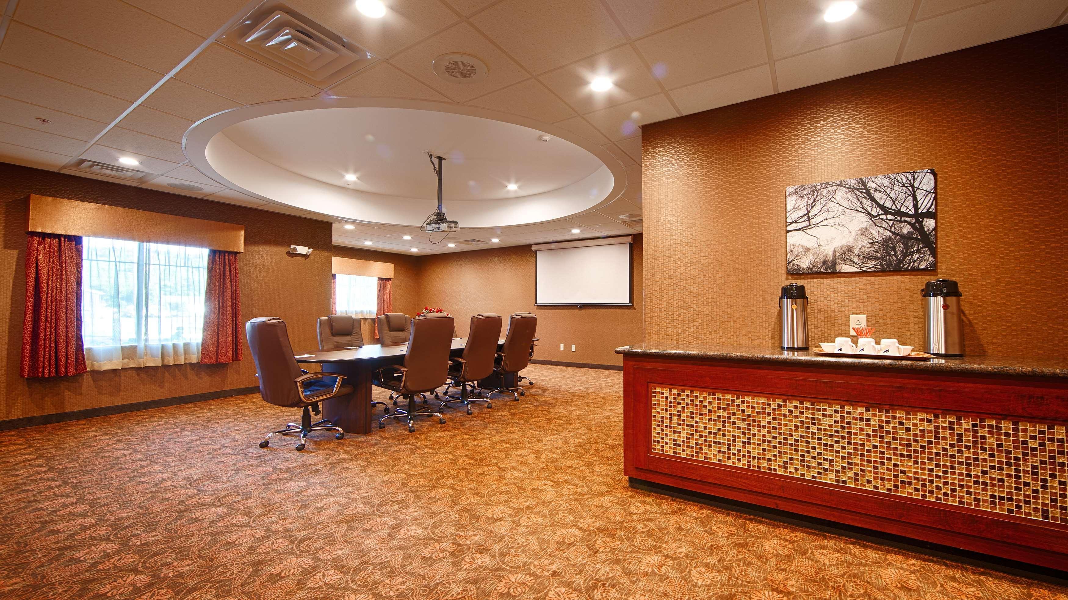 Best Western Plus Finger Lakes Inn & Suites Cortland Buitenkant foto